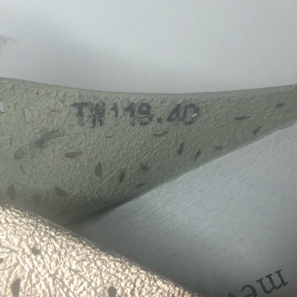 NWOT Bernie Mev Rose Gold Perforatef Slide - Picture 13 of 13